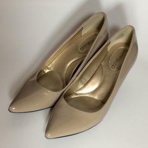 Nude Bandolino Pumps